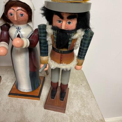 #244B Thanksgiving Nutcracker Lot