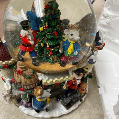 #245B LARGE Kirkland Musical Water Globe Plays Dance of the Sugar Plumb Fairy  