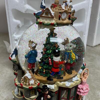 #245B LARGE Kirkland Musical Water Globe Plays Dance of the Sugar Plumb Fairy  