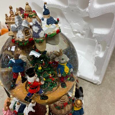 #245B LARGE Kirkland Musical Water Globe Plays Dance of the Sugar Plumb Fairy  