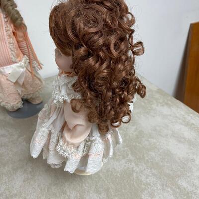 #252B  2 Dolls Expressive faces to say the least! 