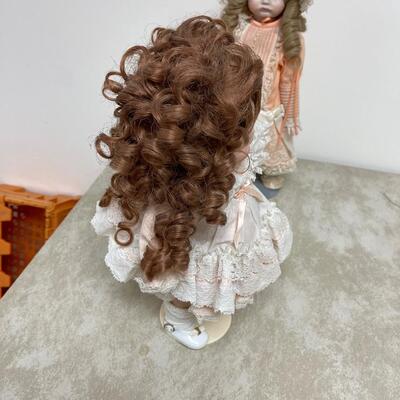 #252B  2 Dolls Expressive faces to say the least! 