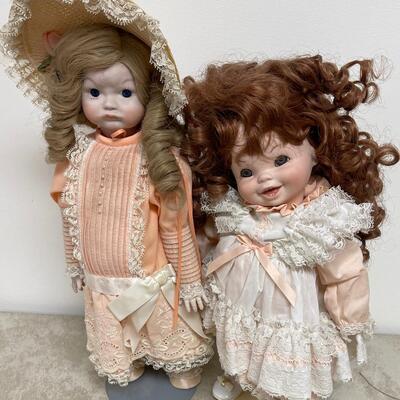 #252B  2 Dolls Expressive faces to say the least! 