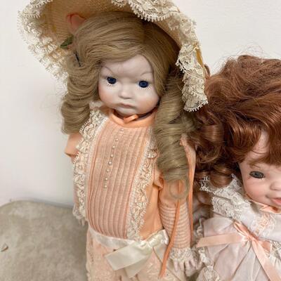 #252B  2 Dolls Expressive faces to say the least! 