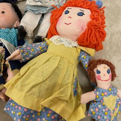 #256B Collection of Mixed Lot of Dolls 