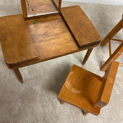 #263 B Vintage Doll Furniture 