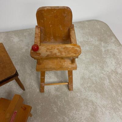 #263 B Vintage Doll Furniture 