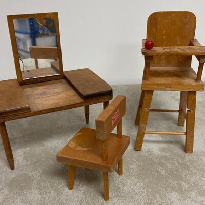 #263 B Vintage Doll Furniture 