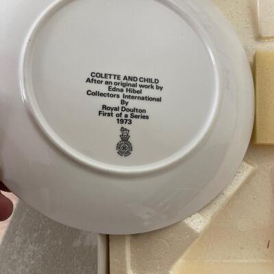 #264 B Collette & Child Plates Circa 1970 in Original Box 