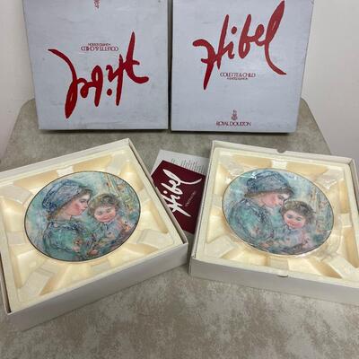 #264 B Collette & Child Plates Circa 1970 in Original Box 