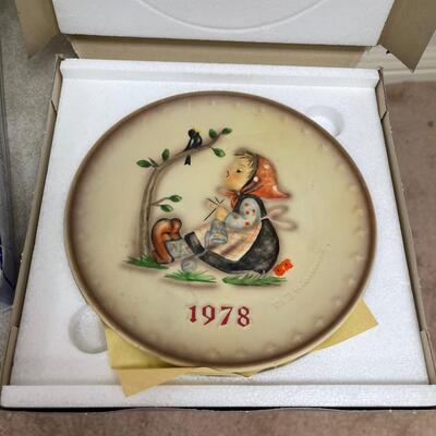 #265 B 6 Hummel Plates in the Box 