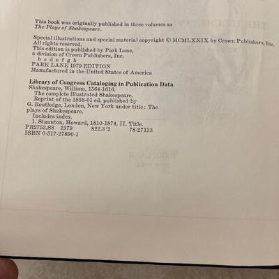 #269 B The Complete Shakespeare 3 volumes in One 