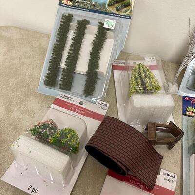 #275 B Train Miniature Scenery Items Lot 