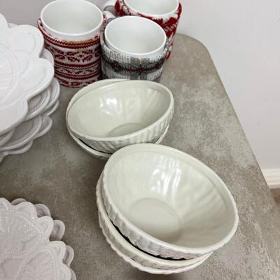#285 B HOLIDAY Dishes Mixed Lot Plus S & P 