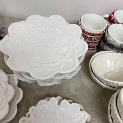 #285 B HOLIDAY Dishes Mixed Lot Plus S & P 