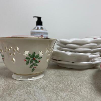 #285 B HOLIDAY Dishes Mixed Lot Plus S & P 