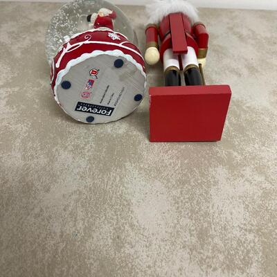 #286 B University of Utah Snow globe and Nutcracker 