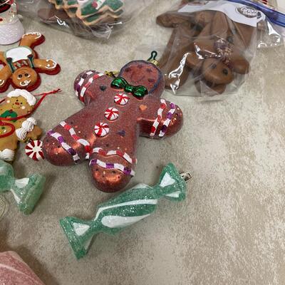 #302 B Gingerbread men &  Tree Top Decor, Candy theme items 