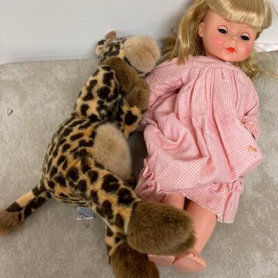 #309 B DOLL & Giraffe 