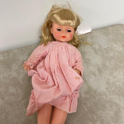 #309 B DOLL & Giraffe 