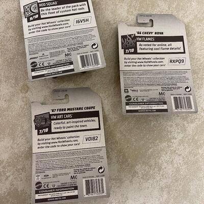 #316 B (3) Hot wheels new on the Card 