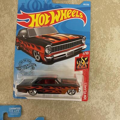#316 B (3) Hot wheels new on the Card 