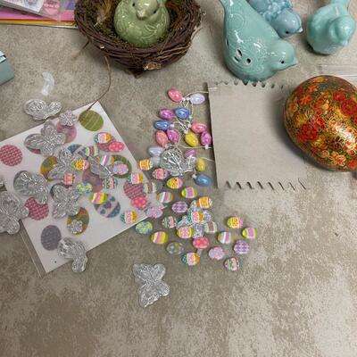 #321 B Easter DÃ©cor Abunda including Nutcracker Bunny