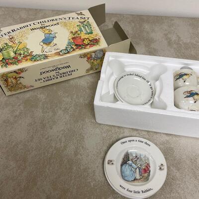 #324 B Peter Rabbit Wedgewood Tea Set Children's 