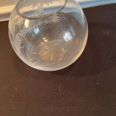 #354 Etched Glass Ball Vase Ducks in Flight