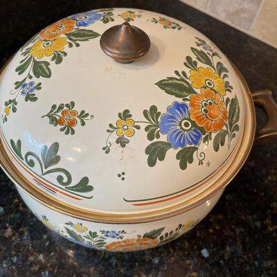 #366  Asta Covered Enamel  Dish  10-1/2" 