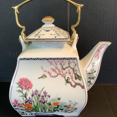 B1121 Franklin Mint Porcelain Lamp Japanese Porcelain Tea Pot