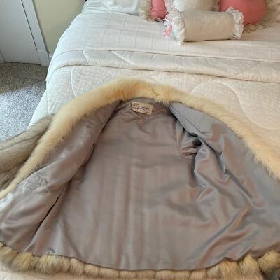 Lot 270 - Woman's Fur Coat by Albert Kaufman, New York