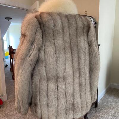 Lot 270 - Woman's Fur Coat by Albert Kaufman, New York