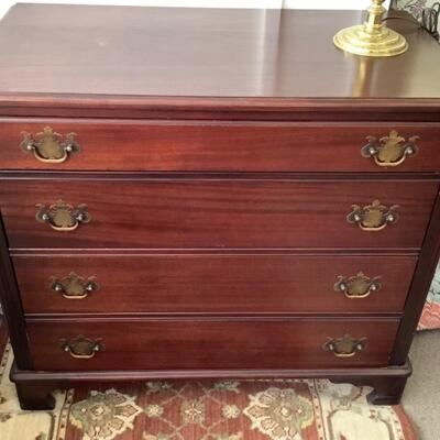 B1132 Kling Mahogany Four Drawer Chest with Brass Table Lamp