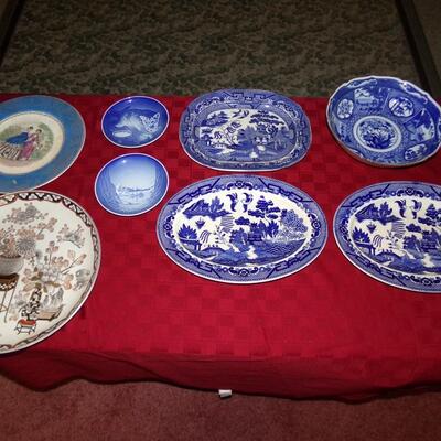 LOT 101  BLUE WILLOW SERVING DISHES