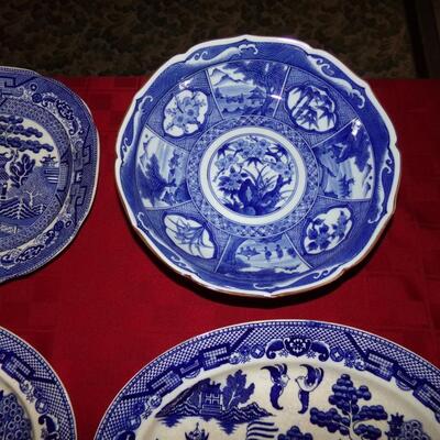 LOT 101  BLUE WILLOW SERVING DISHES