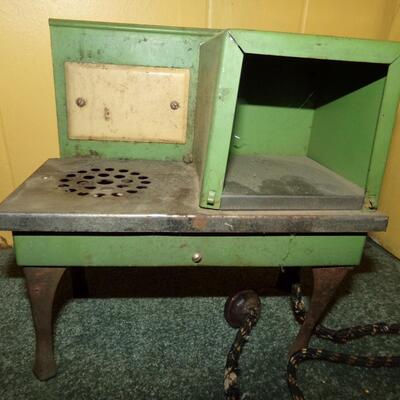 LOT 9  VINTAGE CHILDS COOKING STOVE