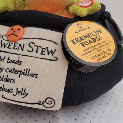 Lot 7: New Retired HALLOWEEN STEW Tremblin' Toads Figure - WORKS