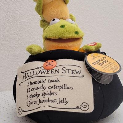 Lot 7: New Retired HALLOWEEN STEW Tremblin' Toads Figure - WORKS