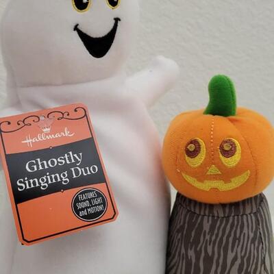 Lot 10: New RETIRED Hallmark Ghostly Singing Duo - WORKS