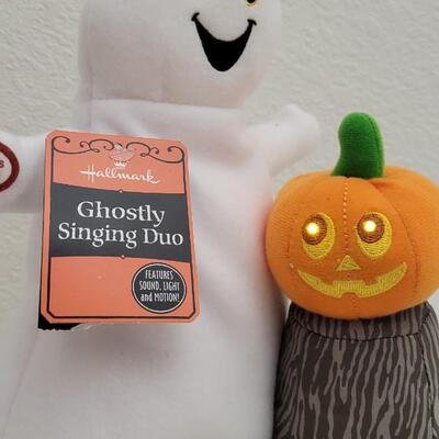 Lot 10: New RETIRED Hallmark Ghostly Singing Duo - WORKS