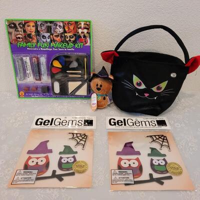 Lot 16: Window Gels, Light Up Treat Bucket, Make Up Kit and Itty-bitty Scooby