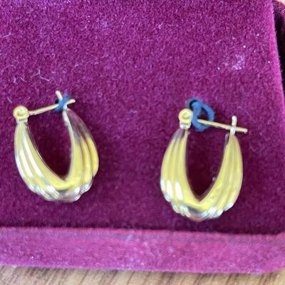 14 kt gold earrings 