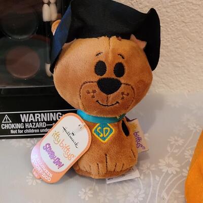 Lot 19: Window Gels, Light Up Bucket, Make Up and an Itty-bitty Scooby-Doo 