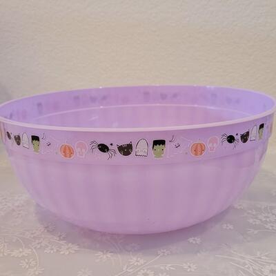 Lot 31: Halloween Treats Bowls and Containers
