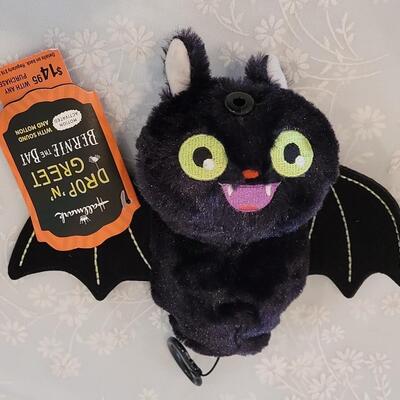 Lot 38: Hallmark Drop 'n' Greet Bat (motion & sound) and Zip a Long Mouse