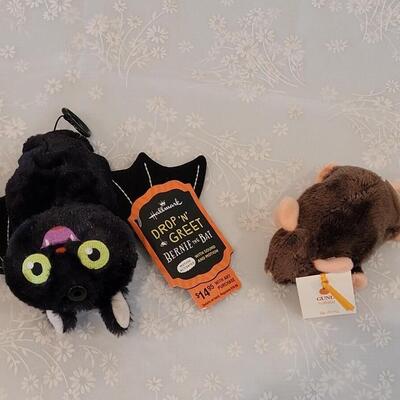 Lot 38: Hallmark Drop 'n' Greet Bat (motion & sound) and Zip a Long Mouse