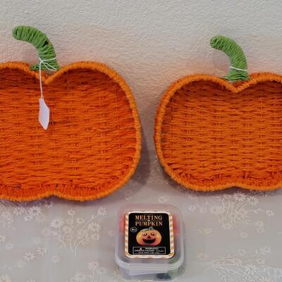 Lot 39: (2) Pumpkin Nesting Baskets and Melting Pumpkin