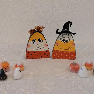 Lot 41: Halloween Candles (8) and Candy Corn Wood Deco