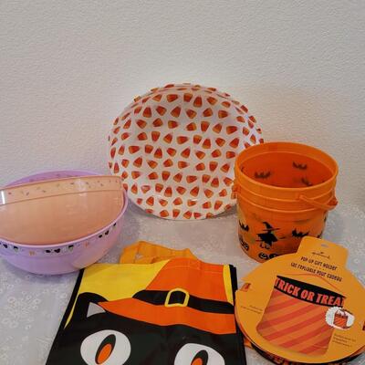 Lot 45: Treat Bowls, Buckets, Pop Up Gift Bag and Bag